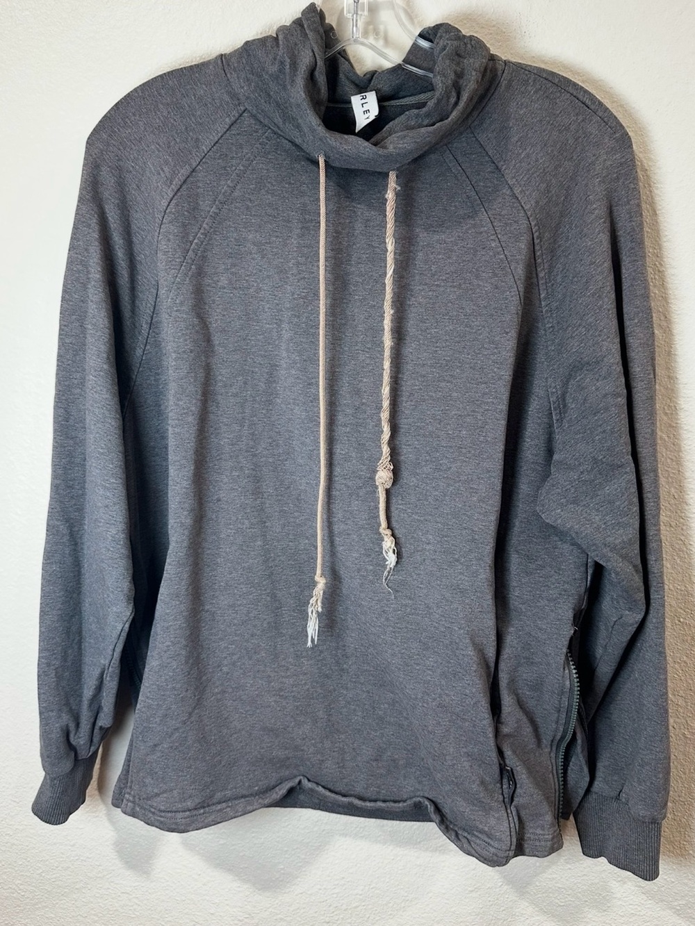 Varley Women's‎ Atlas Sweatshirt
Grey Size m Hoodie Pullover